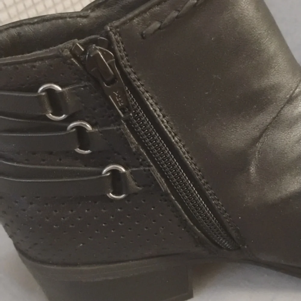 Baretrap Boots! Worn Once!